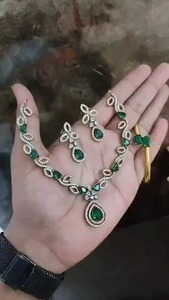 Conjunto de Collar y Pendientes de Latón con Acabado Mate para Mujer, Acabado Premium, Estilo Minimalista, Perfecto para Fiestas y Eventos Formales - Product Image 3