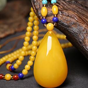 Collar de Cuentas de Resina Unisex Moderno y Colorido, Joyería de Resina Hecha a Mano de la Mejor Calidad para Estilo y Moda - Product Image 3