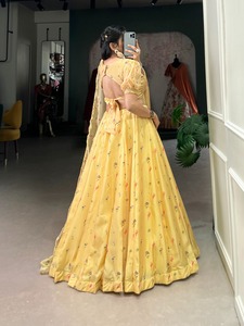 La ropa de moda más elegante de moda Tabby Silk Lehenga Choli & Dupatta con estampado floral Trabajo Mujer Fabricante de moda - Product Image 4