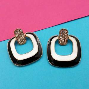 Kriaa Black Meenakari Pendientes con piedra austriaca chapada en oro 1314124B Joyería de moda - Product Image 1