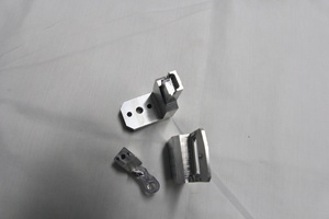Vietnam OEM personnalisé CNC usinage pièces de rechange alliage aluminium - Product Image 6