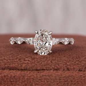 Anillo de compromiso de diamante cultivado en laboratorio de corte ovalado, anillo de oro blanco de 14K de diamante/anillo de regalo de aniversario para su esposa/regalo de cumpleaños - Product Image 1