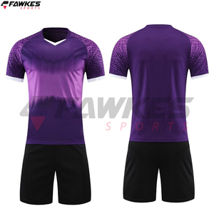 Maillot à manches courtes de couleur unie et ensemble d'uniformes courts Style unique personnalisé pour l'uniforme de football de football pour hommes - Product Image 3