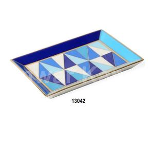 Plateau de service en bois avec poignée en forme de feuille de fleur et deux pots à bonbons - Product Image 3