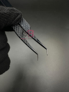 แหนบต่อขนตาปลายนาโนไฟเบอร์ 45 องศา ผลิตจากสแตนเลสญี่ปุ่น ปลายเคลือบพลาสมาสีดำ ด้ามจับสีดำด้าน - Product Image 6