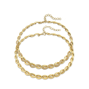 Collar de Onda Esculpida con Diamantes Gemnel, Chapado en Oro, con Circonitas Cúbicas Blancas, Diseño de Onda Moderno - Product Image 1