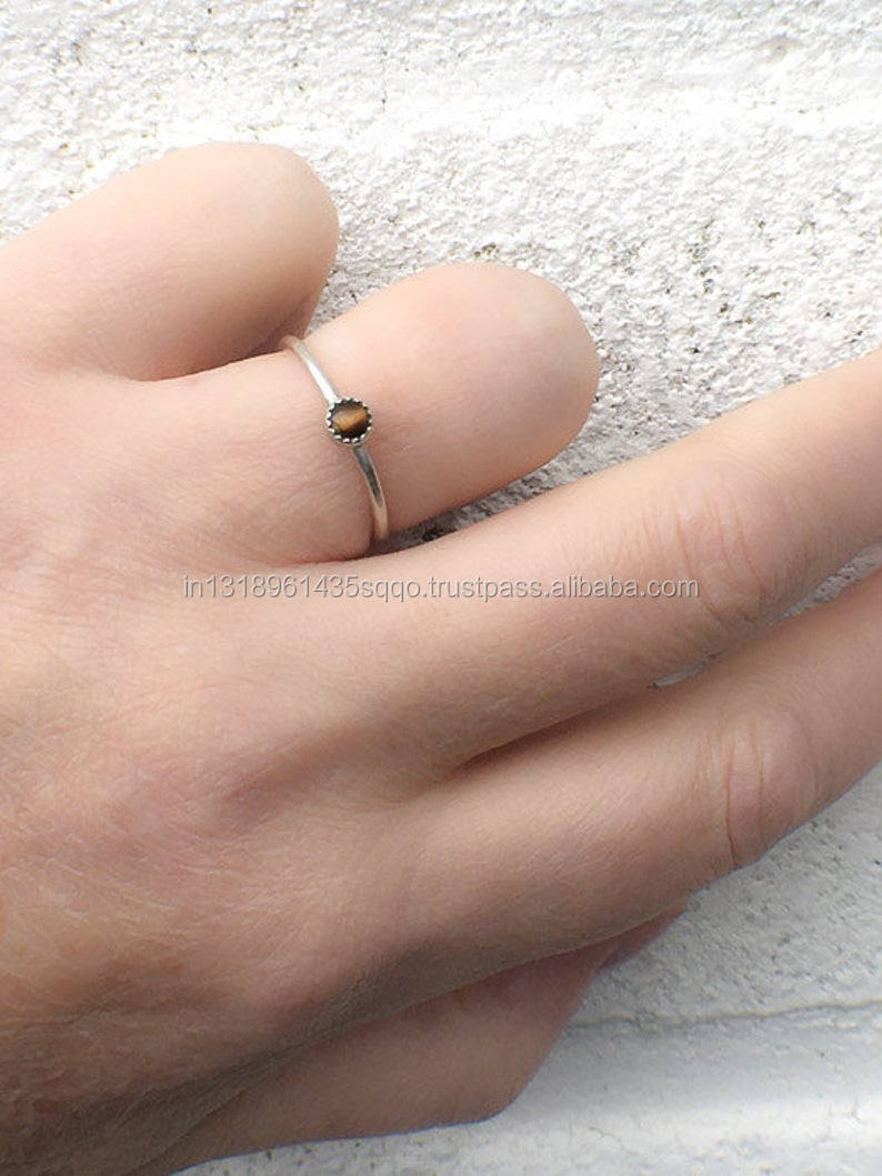 สีน้ำตาล