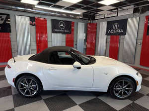 Roadster compact à propulsion arrière Grand Touring 2024 d'occasion, intérieur haut de gamme, maniabilité fluide avancée, NEDC 601-700 km, 200-250 kW - Product Image 2