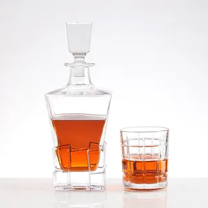 750ml tùy chỉnh thiết kế Whisky cao màu trắng uống rượu vang nước rượu Whisky Vodka Brandy xo chai thủy tinh cho bán buôn