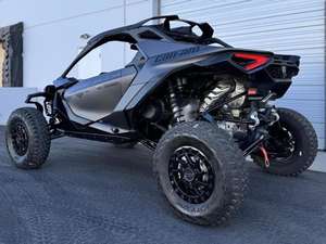 NUEVO Can-Am Maverick R X RS Triple Black 2026 - Product Image 5