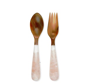 Juego de 2 Servidores de Ensalada de Resina Color Marfil Más Vendidos, Utensilios de Cocina Ecológicos Aptos para Lavavajillas, Hechos en India - Product Image 1