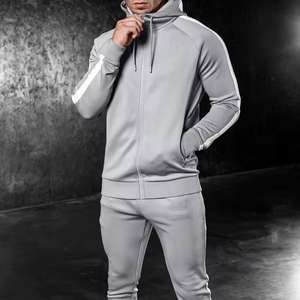 Conjunto de hombre de forro polar ecológico suave personalizado | sudadera Lisa transpirable y pantalones de chándal para el calor diario - Product Image 4