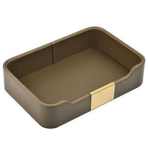 Bandeja de servicio de cuero rústico para estante multiusos con acabado marrón y costura clásica, perfecta para estilo de cabaña o granja - Product Image 6