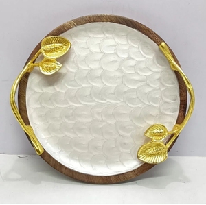 Plateau de service en bois de résine époxy de la meilleure qualité avec poignée en métal article de vaisselle fait à la main par Tayyab Handicraft - Product Image 2