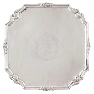 Assiettes de service en métal avec motif floral en relief fait à la main pour les hôtels, les restaurants, les banquets, accessoires de table en argent de luxe - Product Image 5