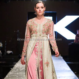 Magnifique Caftan rose à ceinture brodé à la machine et travail de la pierre - Product Image 1