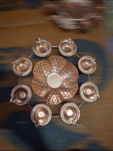 Diwali y regalo de negocios hecho a mano oro antiguo Metal Diya luz con cuenco Floral personalizado lado de dos pavo real para estilo de negocios - Product Image 4