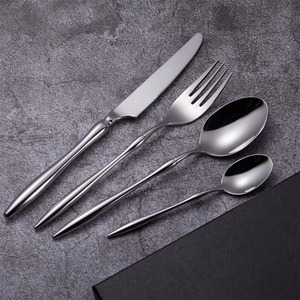 Vente flash Ensemble de couteaux, cuillères et fourchettes royaux Coffret cadeau 4 pièces 1010 Acier inoxydable Couverts Ensemble de couverts pour fête Écologique Qualité supérieure - Product Image 3