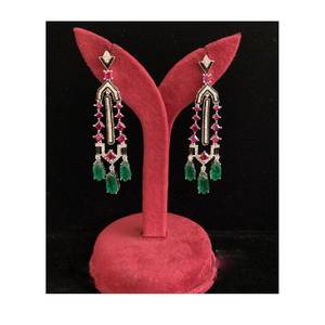Boucles d'oreilles pendantes vert émeraude de luxe à vente chaude avec accents bleus au meilleur prix - Product Image 1