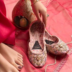 Matériaux durables, faible MOQ, Khussa, étiquette privée, broderie, tendance de la mode, imprimé, antidérapant, semelle en cuir véritable, velours - Product Image 2