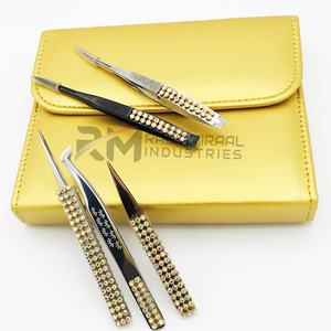Juego de pinzas para pestañas RMI de alta calidad y estuche magnético color dorado - Product Image 1