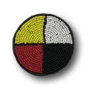 Ensemble de 4 sous-verres en perles artisanales de qualité supérieure, motif de baies de houx brodées, au meilleur prix - Product Image 6