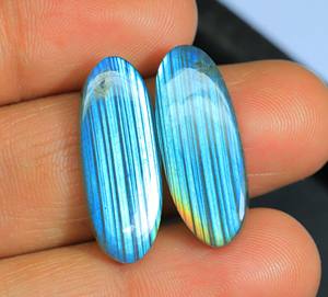 Superbe paire de pierres précieuses en Labradorite, cabochon en forme de pierre ovale lisse et polie pour la fabrication de bijoux. - Product Image 3