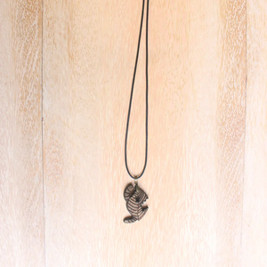 Collar de oruga pequeña de cáscara de coco-hecho a mano y ecológico | Viet Fargimex - Product Image 4