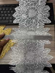 Lacets de grande taille à fleurs sur mesure, adaptés pour être utilisés comme bordures sur les robes de mariée, idéaux pour les créateurs de robes - Product Image 2