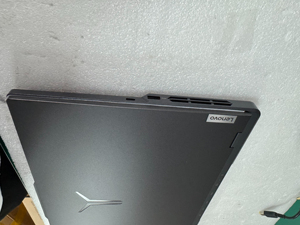 สัตว์ประหลาดในการเล่นเกมในอนาคต: แล็ปท็อป Lenovo Legion Pro 7i Gen 10พร้อมกราฟิก i9-15980HX และ RTX 5090 - Product Image 6