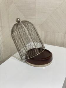 ขาตั้งโลหะทรงรีสีเงินเคลือบเงาพร้อมฐานไม้สำหรับอาหารและเค้ก - Product Image 5