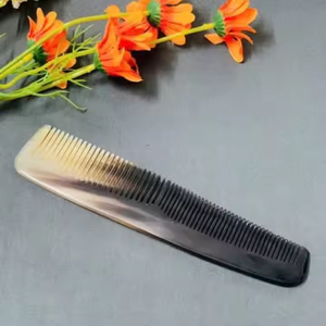 Peine de Cuerno de Búfalo Negro Premium para Hombres y Mujeres, Ecológico, Pulido a Mano, para Uso en Salón, Diseño Personalizado por Crsecent Crafts - Product Image 1
