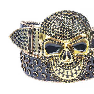 Ceinture noire en strass avec sangle noire et boucles en forme de crâne - Product Image 1