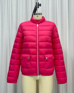Abrigo de invierno acolchado de burbujas empacable para mujer, cómodo diseño de lona corto con botón a través de chaqueta acolchada resistente a la luz - Product Image 5