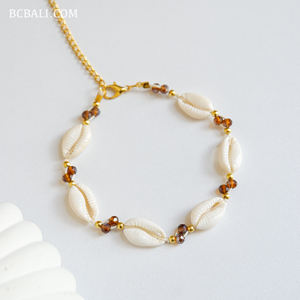 Adopta el estilo playero con nuestra auténtica pulsera de conchas con encantadores detalles de conchas, un accesorio inspirado en el océano, perfecto para ti. - Product Image 4