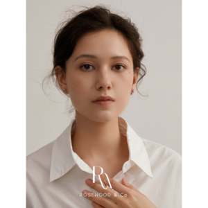 Orecchini a Perno con Nodo Delicato Placcati in Oro Bianco, Design Geometrico Trendy in Rame e Lega per Matrimoni, Feste e Regali - Product Image 4