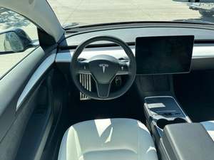 Usado 2022 Tes-la Model 3 Long Range AWD - Product Image 3
