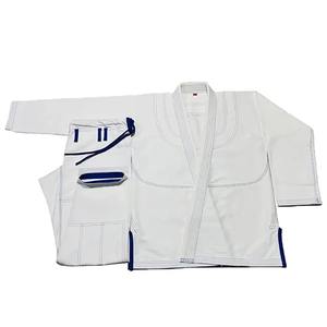 Venta al por mayor 100% algodón Karate Gi uniforme cómodo transpirable ropa de entrenamiento de artes marciales con logotipo frontal gran oferta - Product Image 1