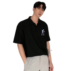 Polo de Hombre con Estampado de Letras en Tela Texturizada Negra, Verano - Product Image 1