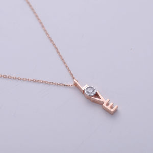 Pendentif minimaliste en forme de lettre d'amour en or rose/jaune/blanc 18 carats, collier pour femme - Product Image 4