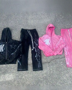 Conjunto Deportivo Personalizado con Apliques, Logotipo Serigrafiado, Felpa Francesa 100% Algodón, Cremallera con Pedrería, Pantalones con Cordón, Estilo Acid Wish - Product Image 1