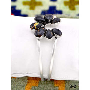 Pulsera Artesanal del Suroeste con Diseño de Black Jack y Plata de Ley, Accesorio de Moda - Product Image 2