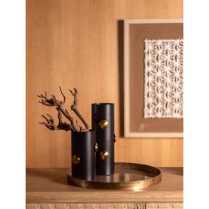 Vase en métal minimaliste moderne pour une décoration intérieure chic et un style floral décoratif avec une finition contemporaine élégante - Product Image 1