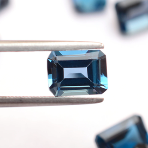 Pierre taillée octogonale en topaze bleue AAA + Londres | 6x8mm Octo à facettes véritable topaze pierre précieuse | Pierres de fabrication de bijoux en vrac - Product Image 3