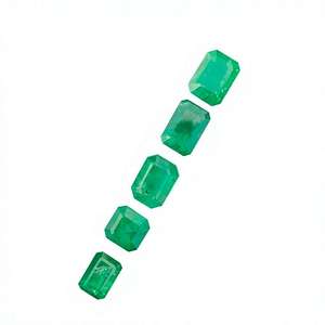 Lote de Esmeraldas Naturales Verdes Facetadas Sueltas para Joyería BALAJI GEMS and JEWELLERY en Tamaños Variados - Product Image 2