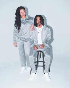 ชุดกีฬาวิ่งสำหรับผู้ชายเสื้อผ้าออกกำลังกายในยิมชุดวอร์มพร้อมฮู้ดแบบสวมหัวสำหรับผู้ชาย - Product Image 2