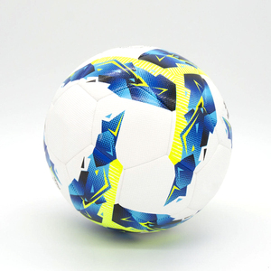 ลูกฟุตบอลหนัง PU คุณภาพสูง ปี 2024 สีและโลโก้สั่งทำได้ พร้อมขนาดที่ปรับแต่งได้สำหรับการฝึกซ้อม - Product Image 1