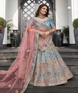 Precio al por mayor en diseñador indio exclusivo pesado Lahenga Choli Dupatta seda Salwar Kameez boda desgaste Surat fabricante - Product Image 6