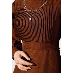 Robe en lin plissée sur le devant Marron - Product Image 3