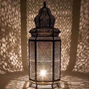 Farol de Metal Antiguo Impermeable y Ecológico Hecho a Mano por Diseñadores para Decoración Navideña Festiva, Luz de Vela Romántica y Acogedora - Product Image 1